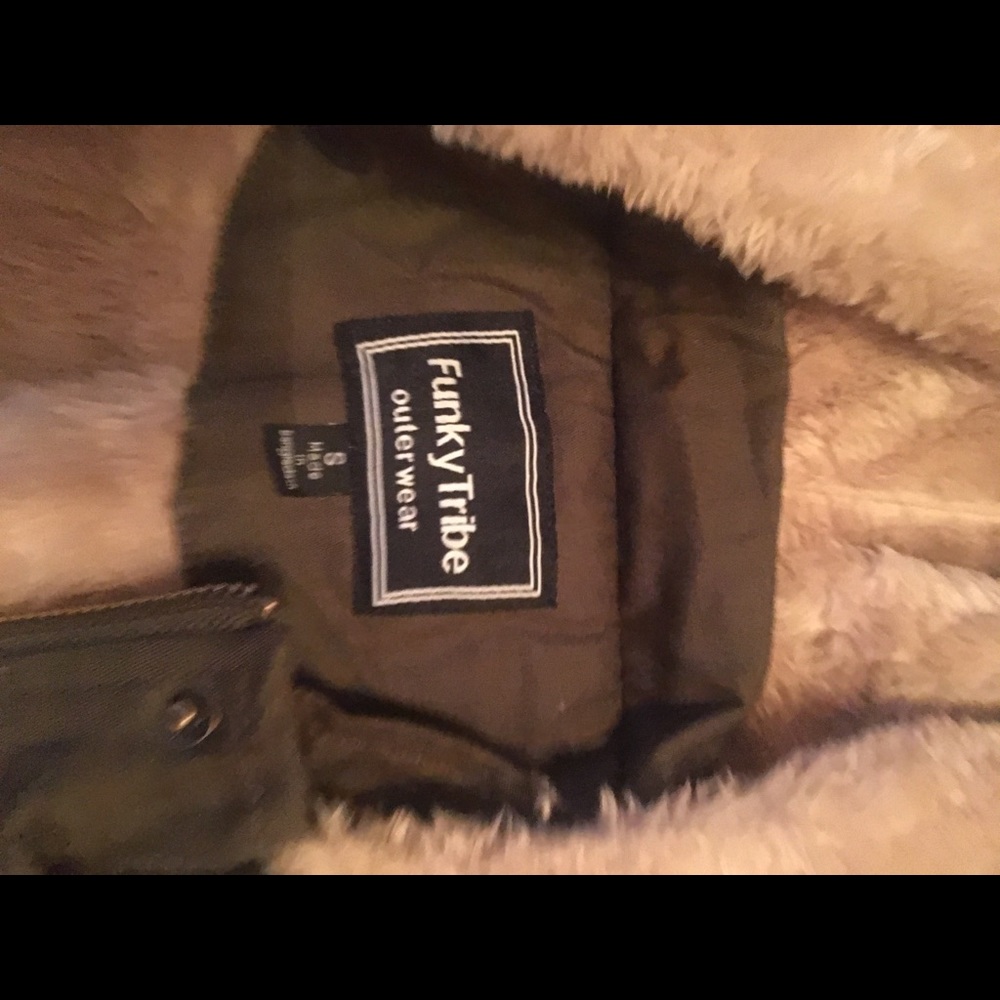 Vest small - Picture 2 of 2